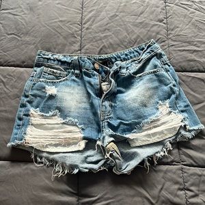NEVER WORN forever21 size small (0-2) Jean shorts